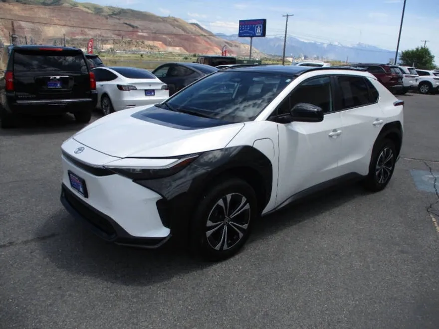 2025 Toyota bZ4X XLE photo 1