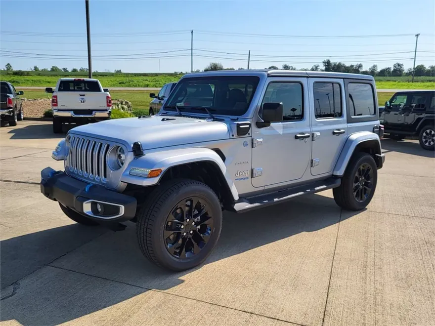 2022 Jeep Wrangler 4xe Unlimited Sahara Sport photo 1