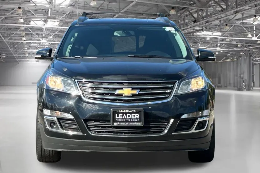 2017 Chevrolet Traverse 1LT photo 1