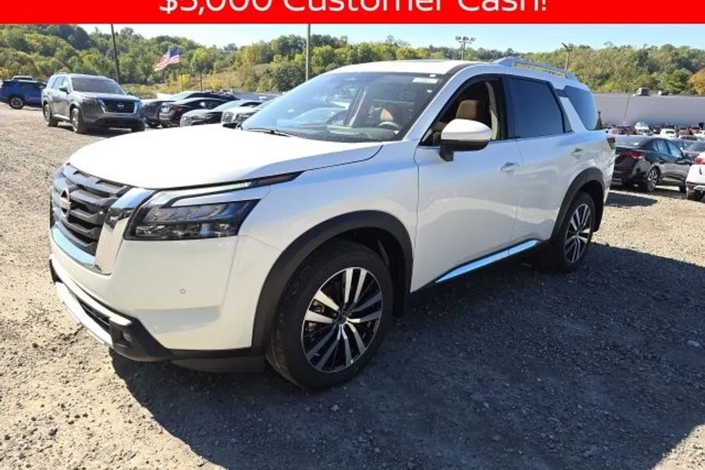 2025 Nissan Pathfinder Platinum photo 1
