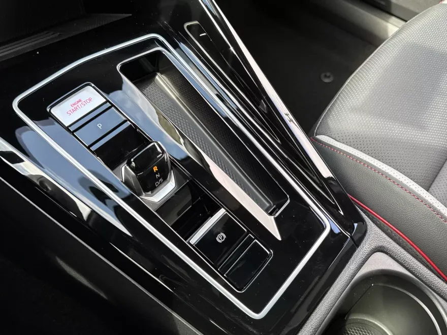 2025 Volkswagen Golf GTI SE photo 1