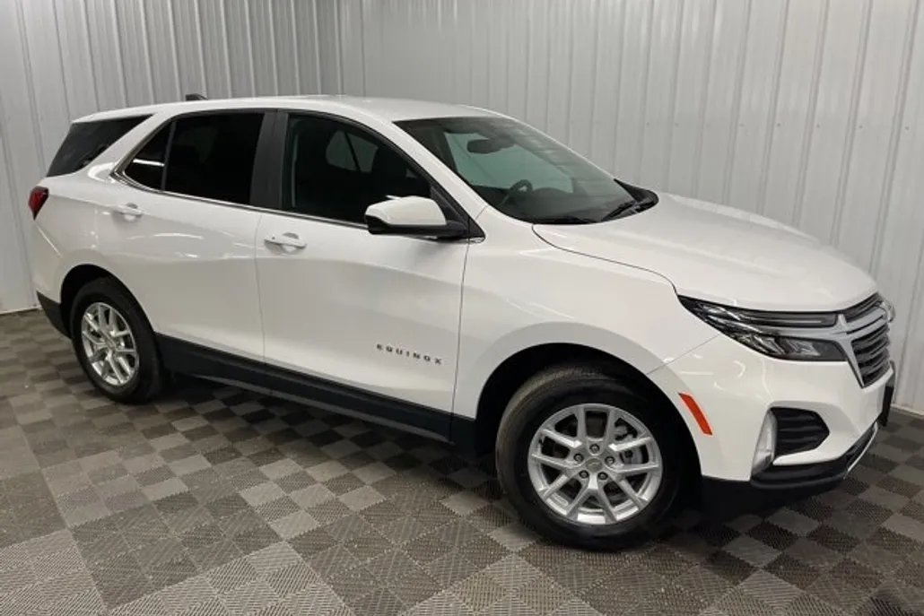 2022 Chevrolet Equinox LT photo 1