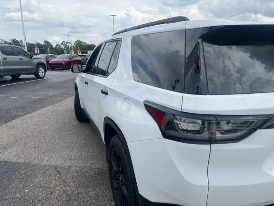 2020 Chevrolet Traverse Premier photo 1