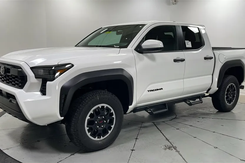 2025 Toyota Tacoma TRD Off-Road Double Cab photo 1