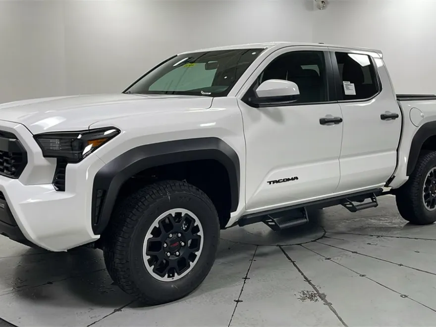 2025 Toyota Tacoma TRD Off-Road Double Cab photo 1