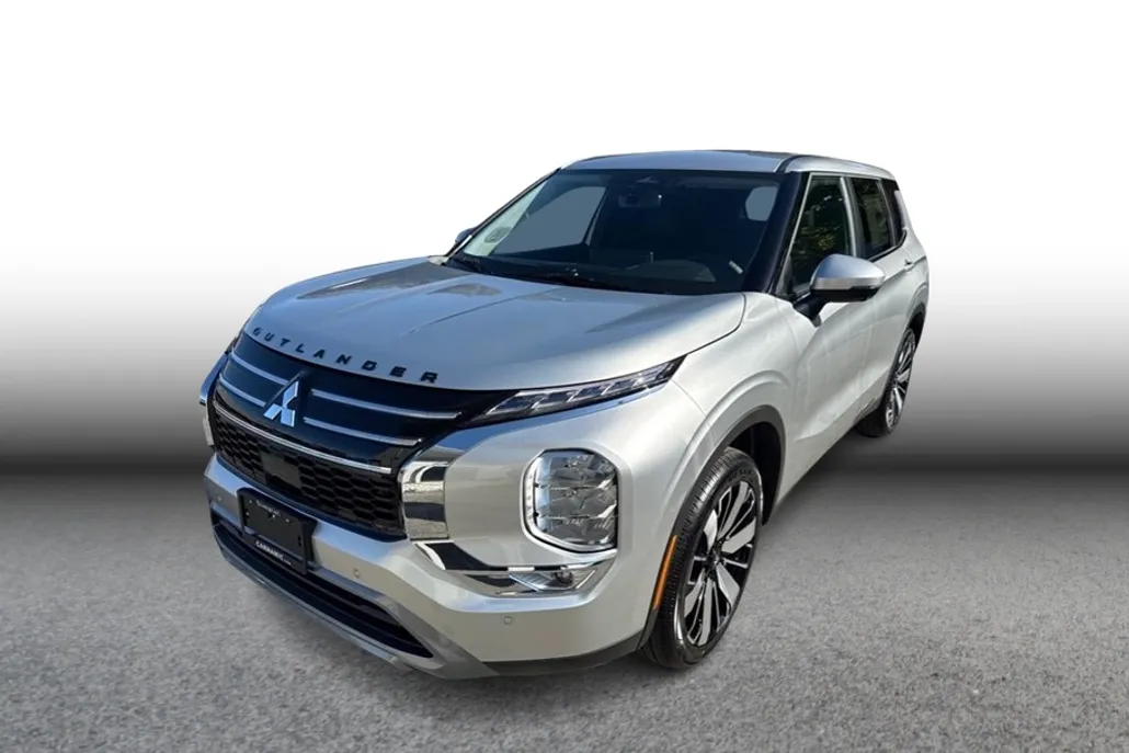 2025 Mitsubishi Outlander SE photo 1