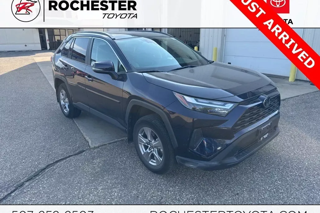 2022 Toyota RAV4 XLE photo 1