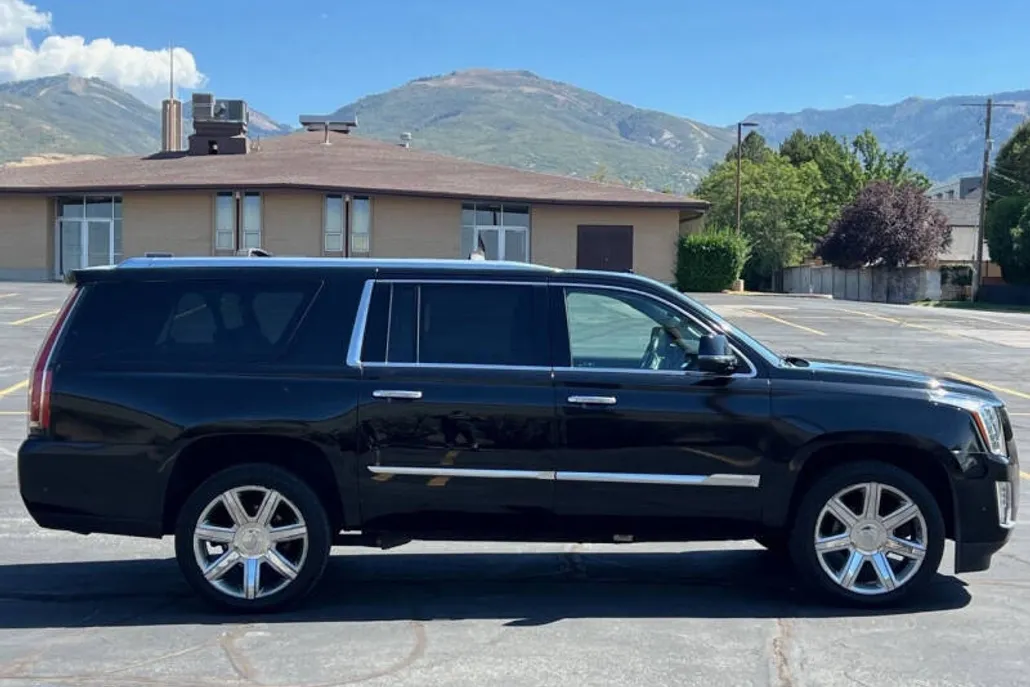 2017 Cadillac Escalade ESV Premium Luxury photo 1
