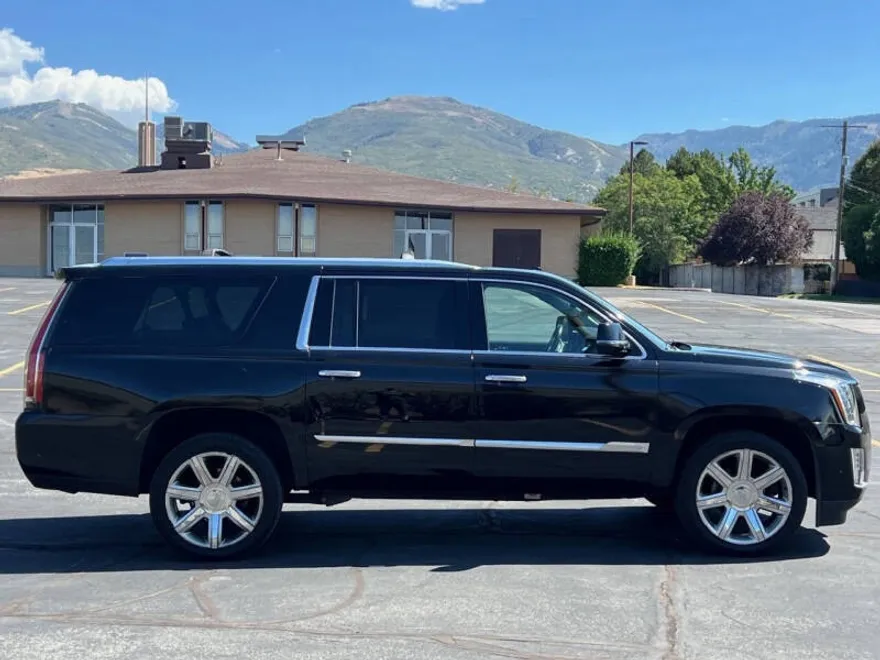 2017 Cadillac Escalade ESV Premium Luxury photo 1