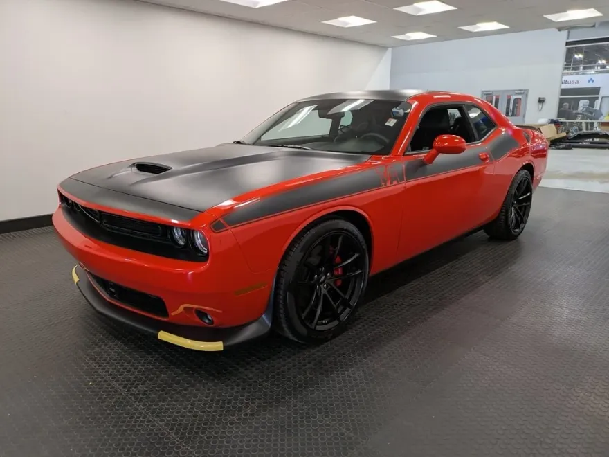 2023 Dodge Challenger R/T photo 1