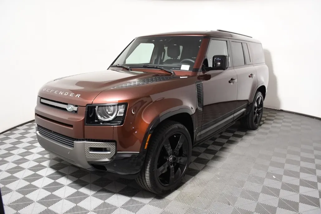 2025 Land Rover Defender 130 X-Dynamic SE photo 1