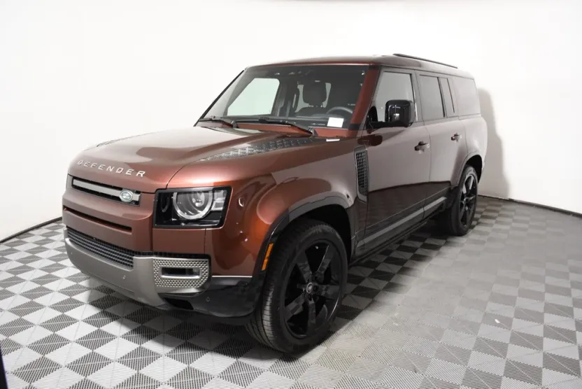 2025 Land Rover Defender 130 X-Dynamic SE photo 1