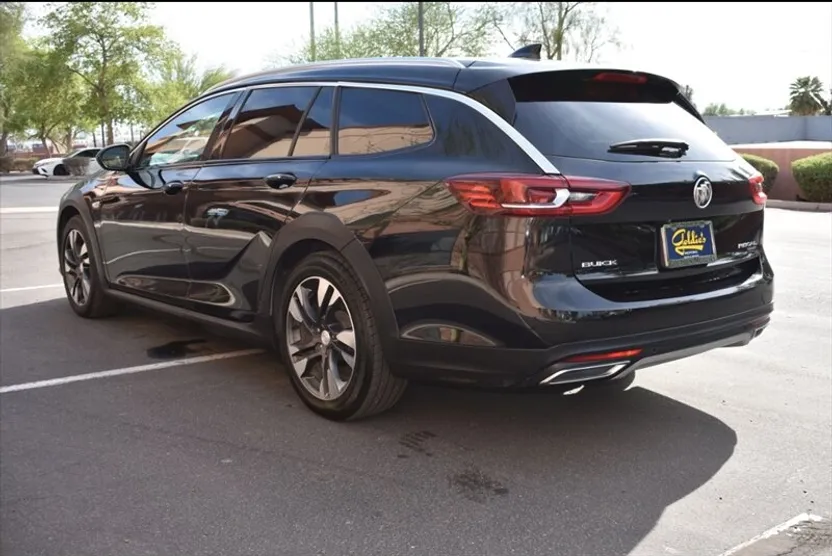 2018 Buick Regal TourX Essence photo 1