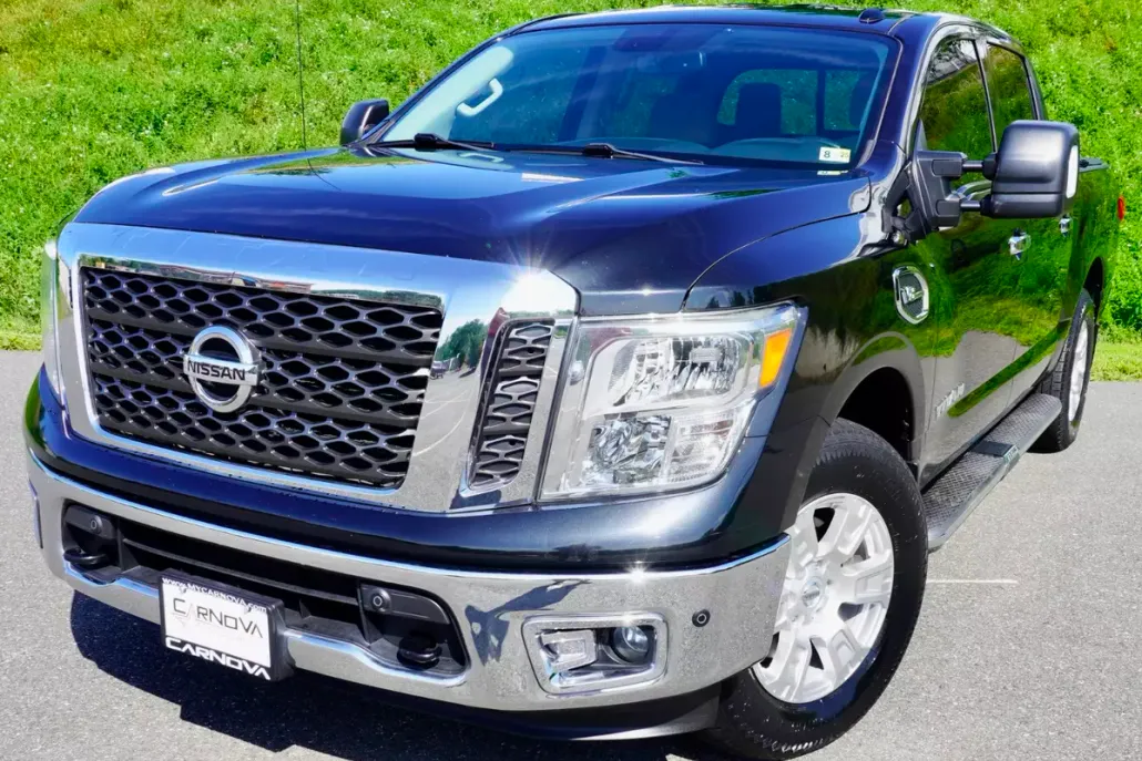 2017 Nissan Titan SV photo 1
