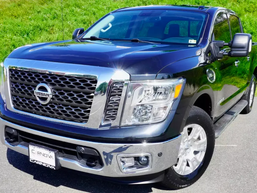 2017 Nissan Titan SV photo 1