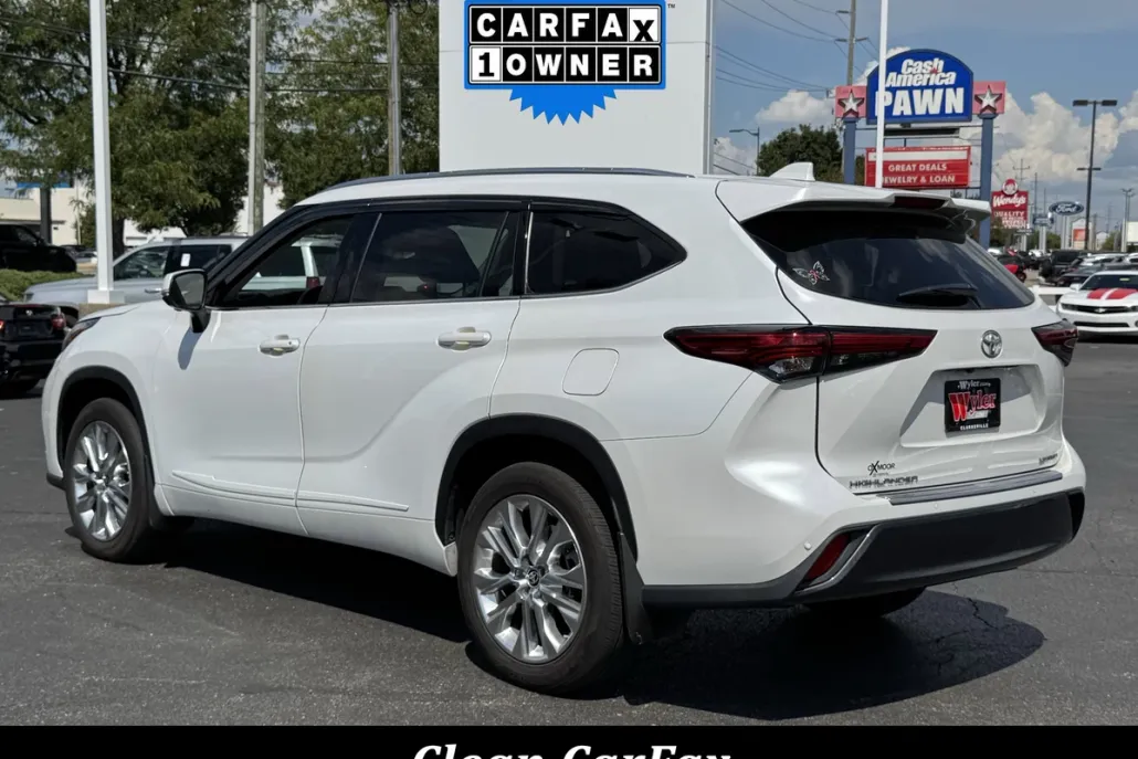 2023 Toyota Highlander Limited photo 1