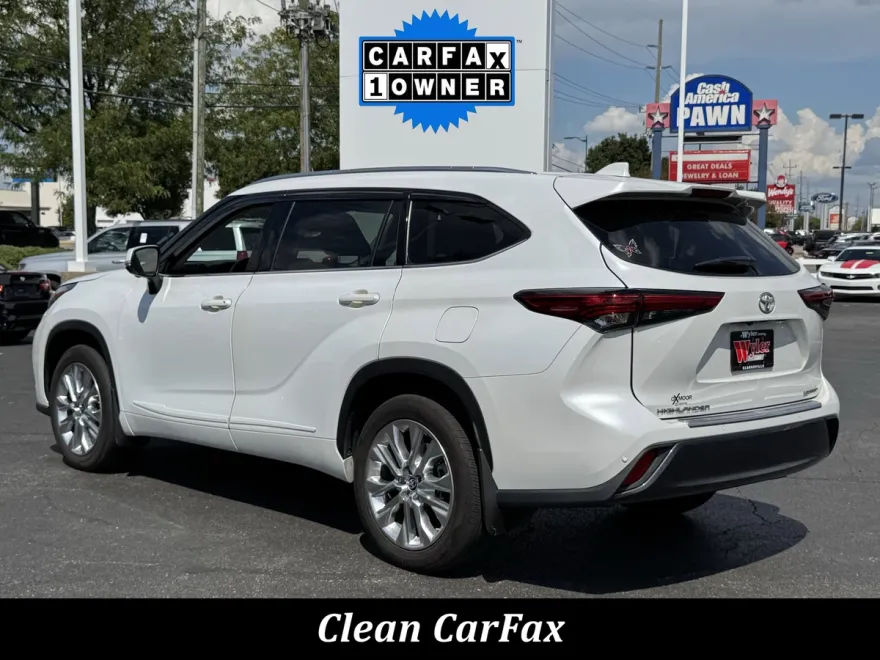 2023 Toyota Highlander Limited photo 1