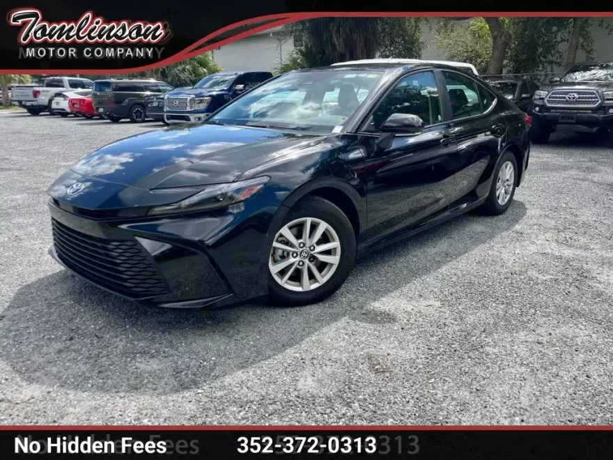 2025 Toyota Camry LE photo 1