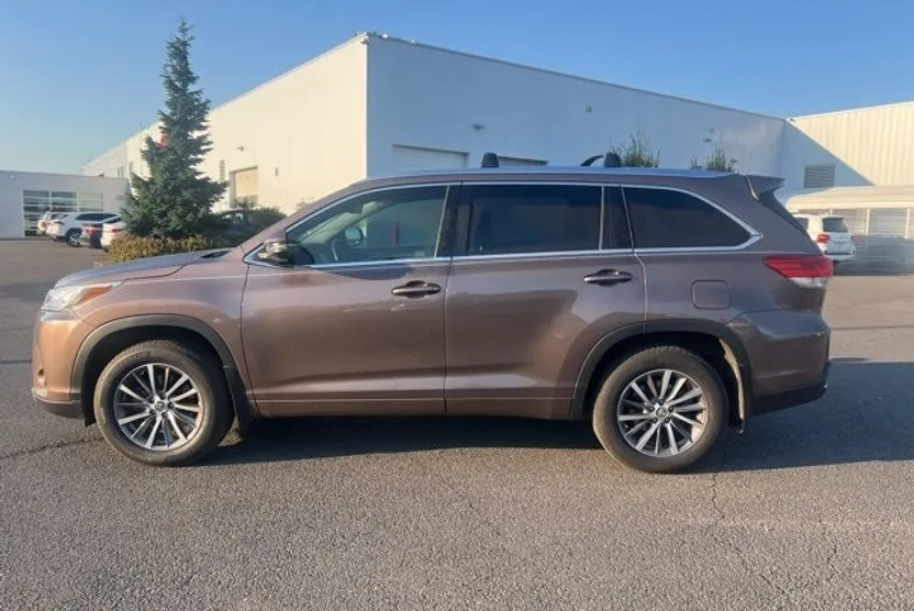 2018 Toyota Highlander XLE photo 1