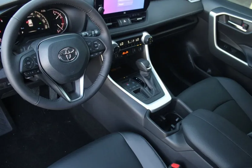 2025 Toyota RAV4 XLE Premium photo 1