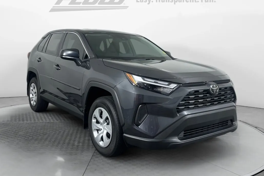 2024 Toyota RAV4 LE photo 1