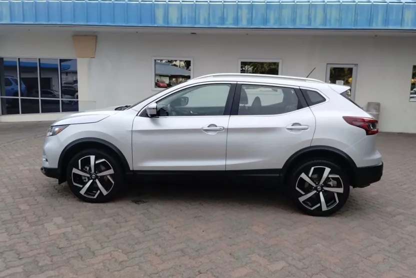 2021 Nissan Rogue Sport SL photo 1