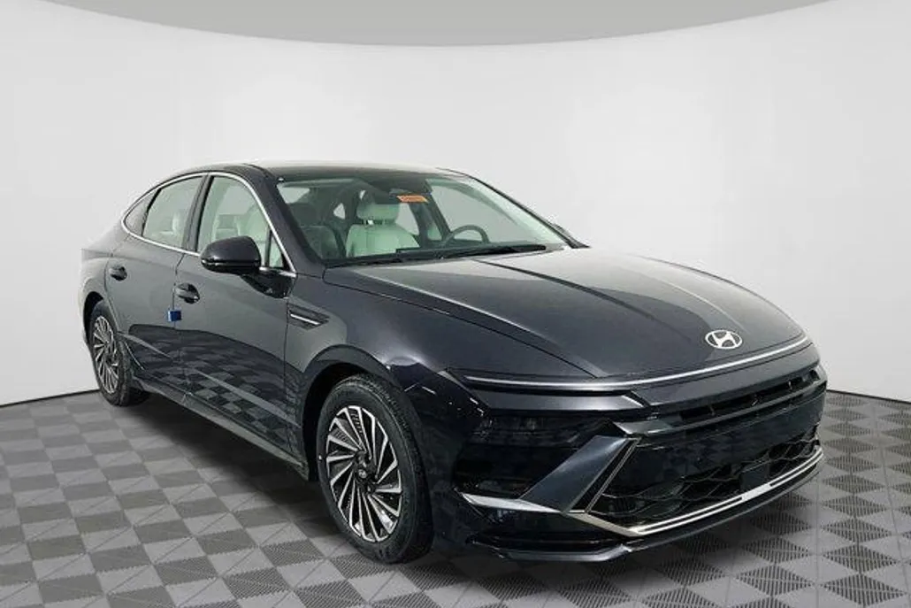 2025 Hyundai Sonata Hybrid SEL photo 1