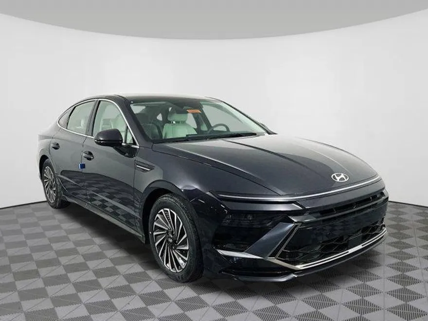 2025 Hyundai Sonata Hybrid SEL photo 1
