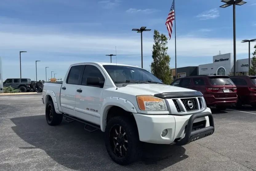 2015 Nissan Titan PRO-4X photo 1