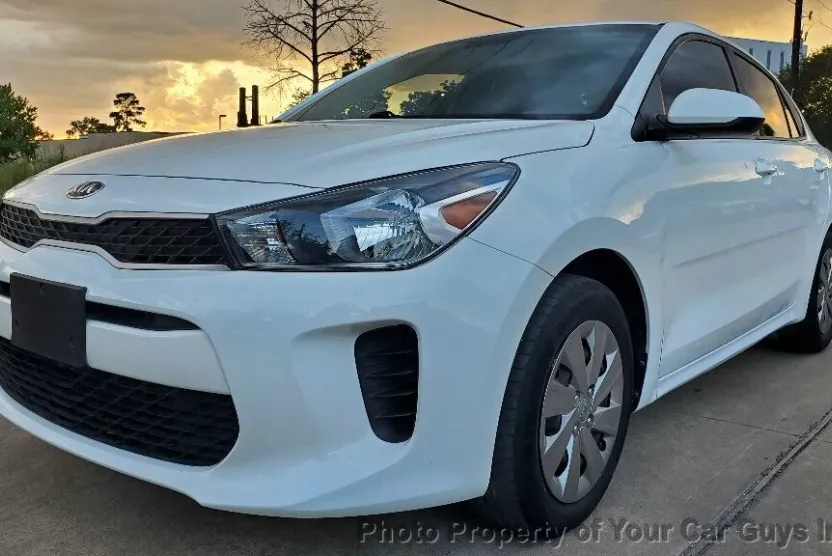 2020 Kia Rio LX photo 1
