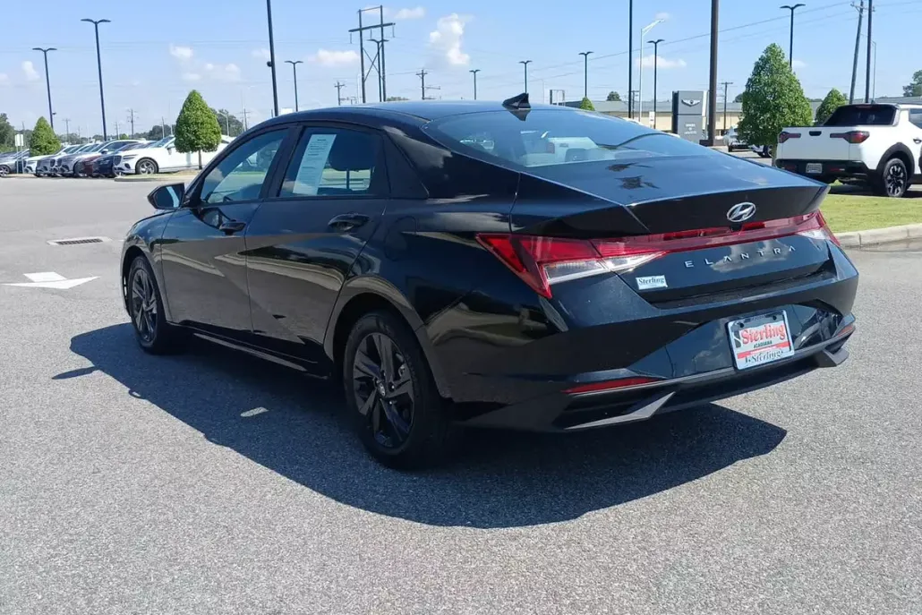 2023 Hyundai Elantra SEL photo 1