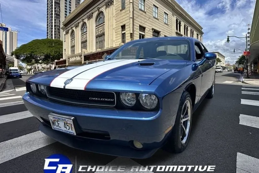 2010 Dodge Challenger SE photo 1