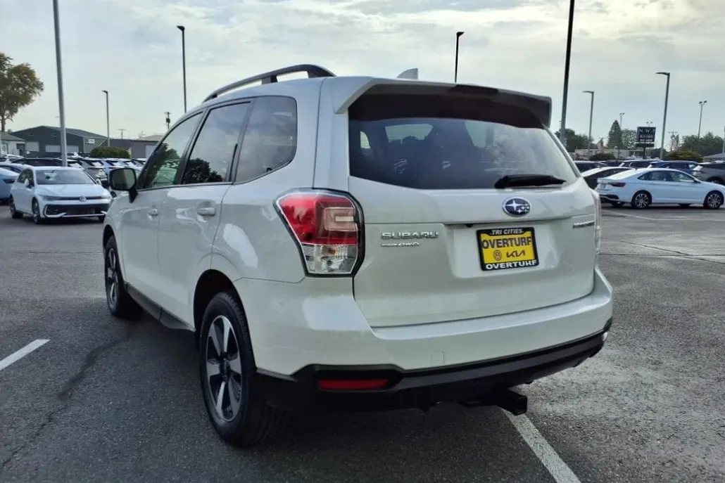 2018 Subaru Forester 2.5i Premium photo 1