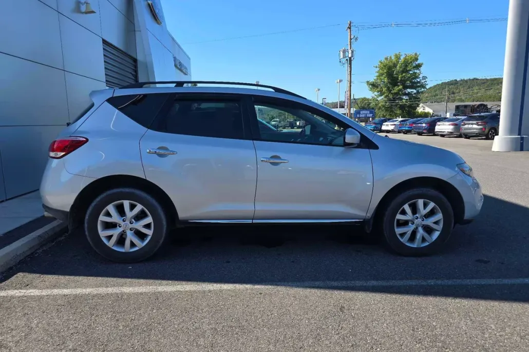 2014 Nissan Murano SV photo 1
