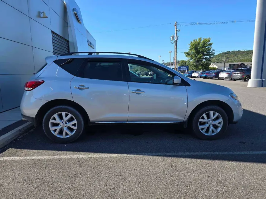 2014 Nissan Murano SV photo 1