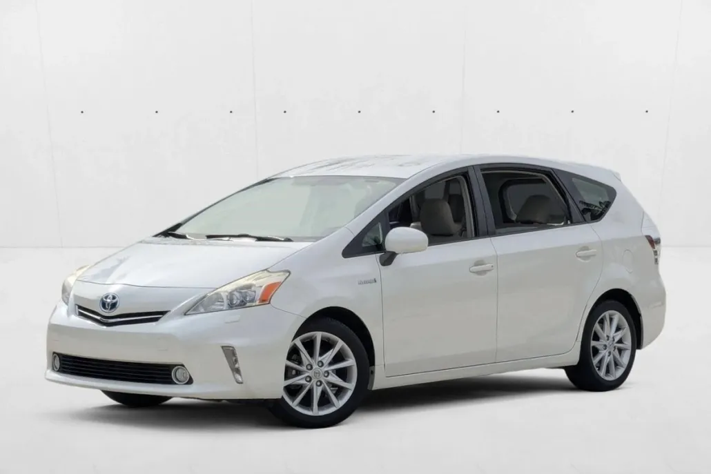 2013 Toyota Prius V Five photo 1