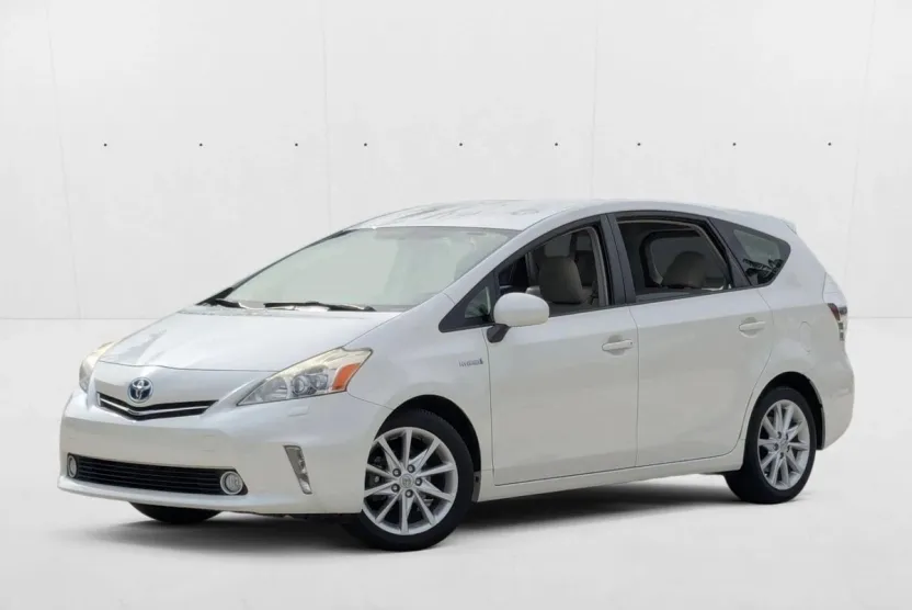 2013 Toyota Prius V Five photo 1