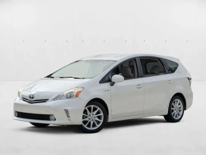 2013 Toyota Prius V Five photo 1