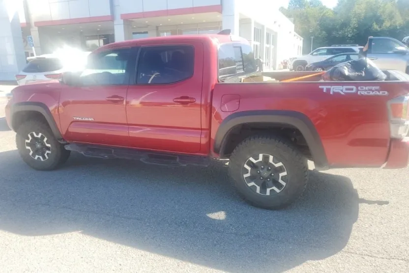 2022 Toyota Tacoma TRD Off-Road V6 photo 1