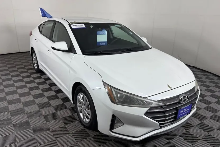 2019 Hyundai Elantra SE photo 1