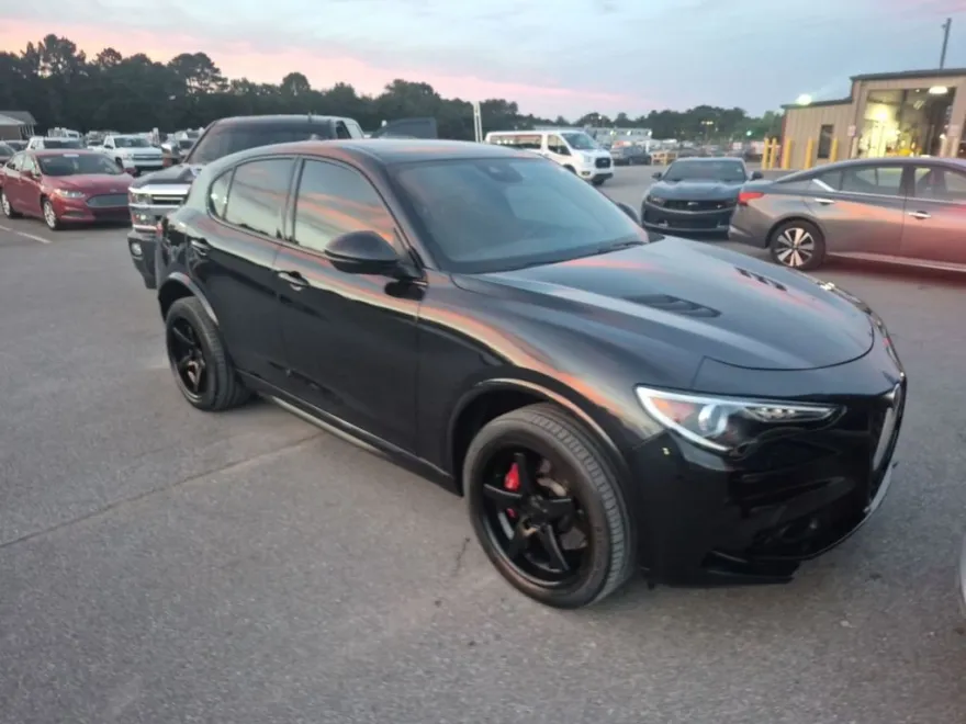 2021 Alfa Romeo Stelvio Quadrifoglio photo 1