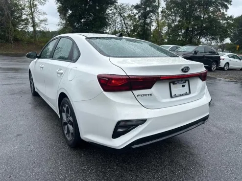 2021 Kia Forte FE photo 4