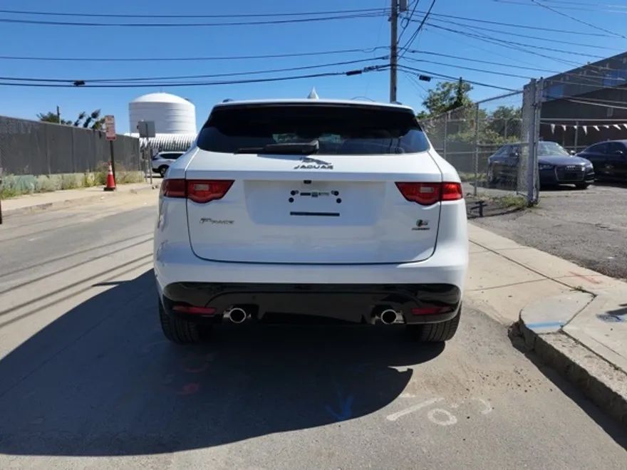 2017 Jaguar F-PACE S photo 1