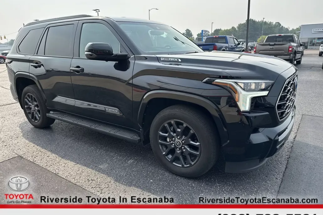 2023 Toyota Sequoia SR5 photo 1