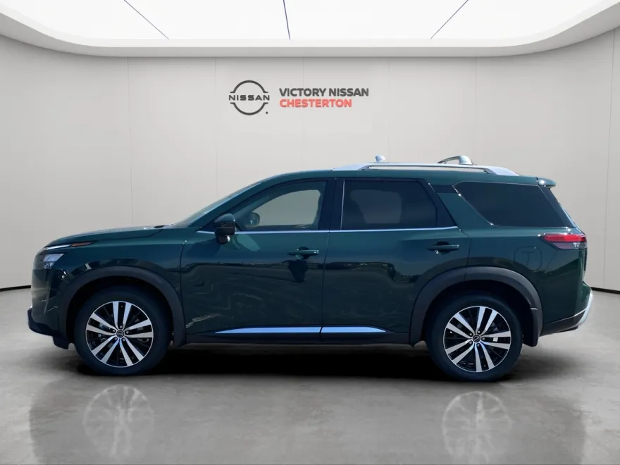 2025 Nissan Pathfinder Platinum photo 1