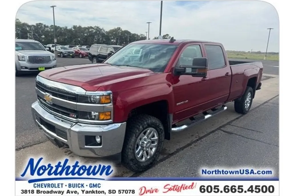 2018 Chevrolet Silverado LT photo 1