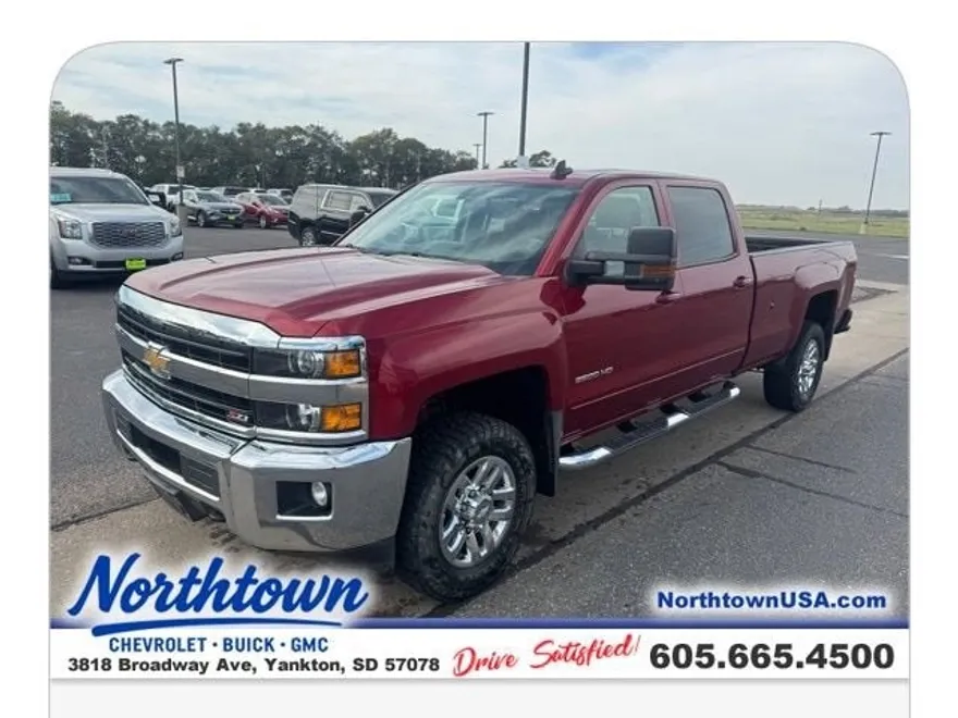 2018 Chevrolet Silverado LT photo 1
