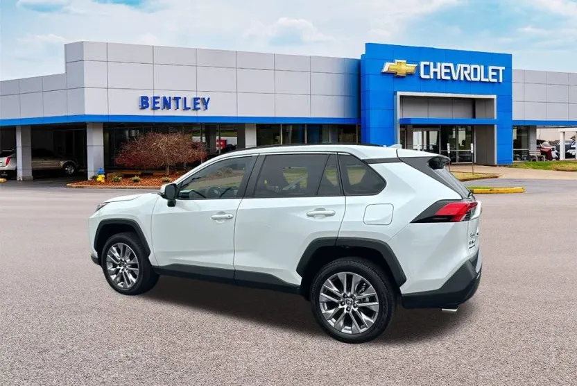 2023 Toyota RAV4 XLE Premium photo 1