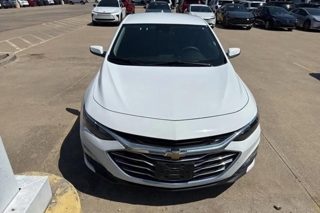 2024 Chevrolet Malibu 1LT photo 1