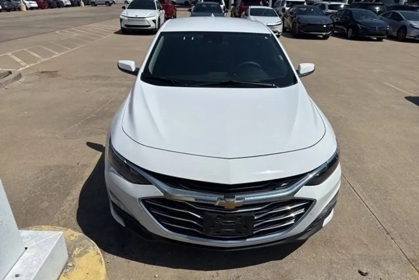 2024 Chevrolet Malibu 1LT photo 1